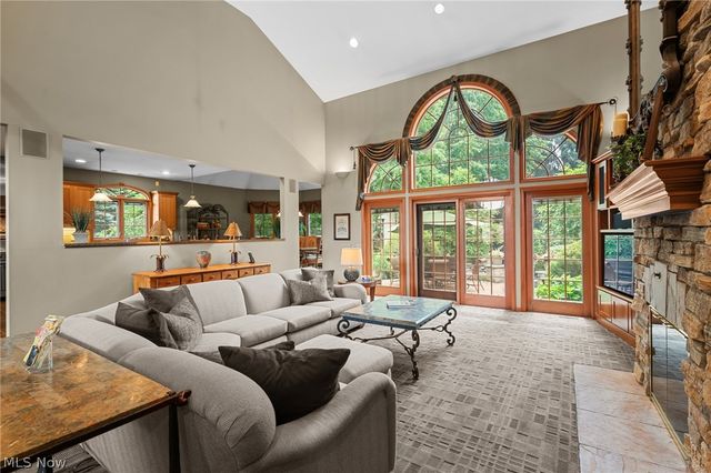 5808 Pinehurst Court, Highland Heights, OH 44143