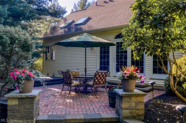 5808 Pinehurst Court, Highland Heights, OH 44143