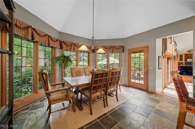 5808 Pinehurst Court, Highland Heights, OH 44143