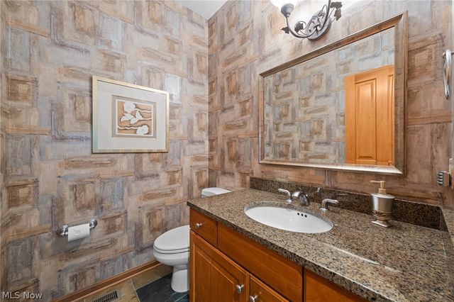5808 Pinehurst Court, Highland Heights, OH 44143