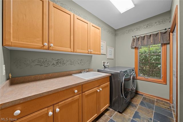 5808 Pinehurst Court, Highland Heights, OH 44143