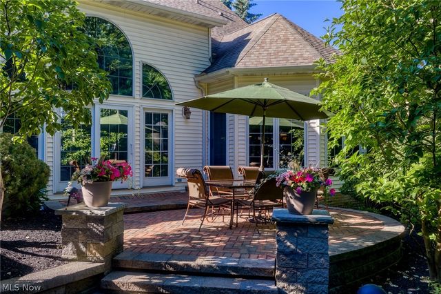 5808 Pinehurst Court, Highland Heights, OH 44143