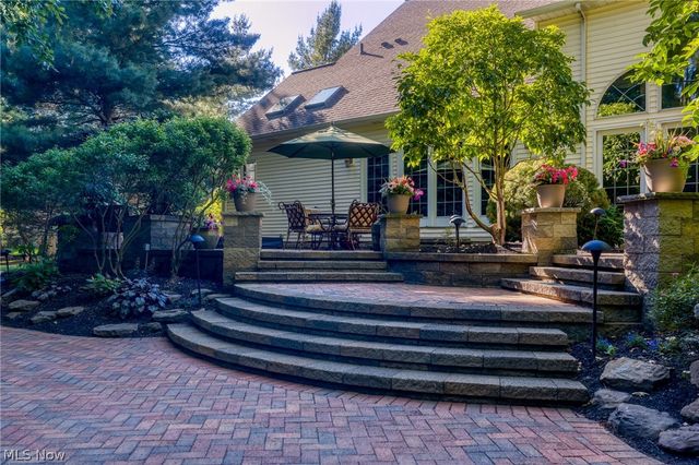 5808 Pinehurst Court, Highland Heights, OH 44143