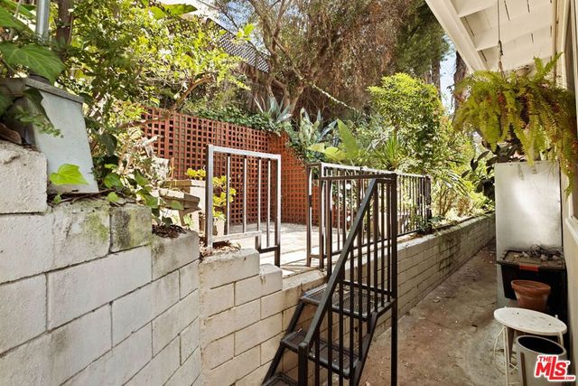 2132 Vine Street, Los Angeles, CA 90068