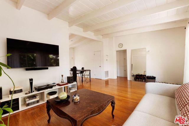2132 Vine Street, Los Angeles, CA 90068
