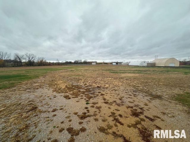 615 S 6TH Avenue, De Witt, IA 52742