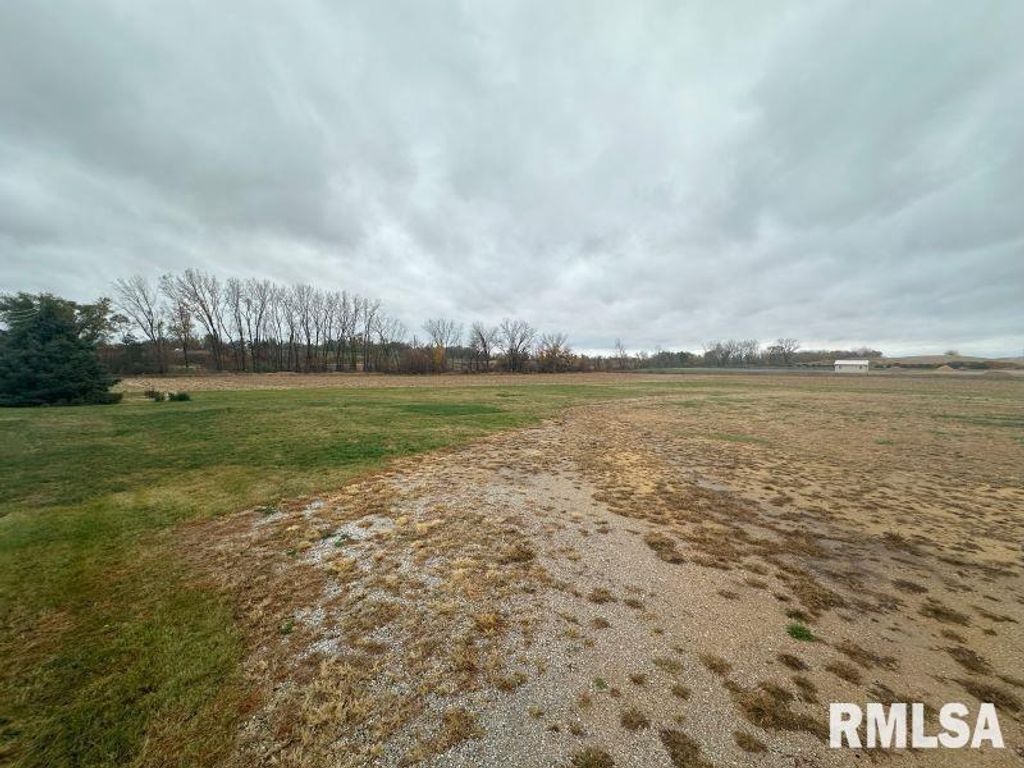 615 S 6TH Avenue, De Witt, IA 52742