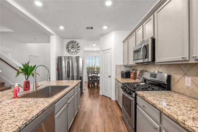 736 Scenic Lake Drive, La Marque, TX 77568