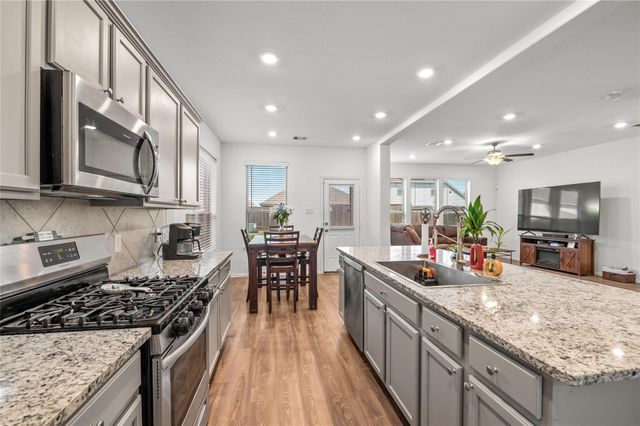 736 Scenic Lake Drive, La Marque, TX 77568
