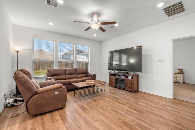 736 Scenic Lake Drive, La Marque, TX 77568