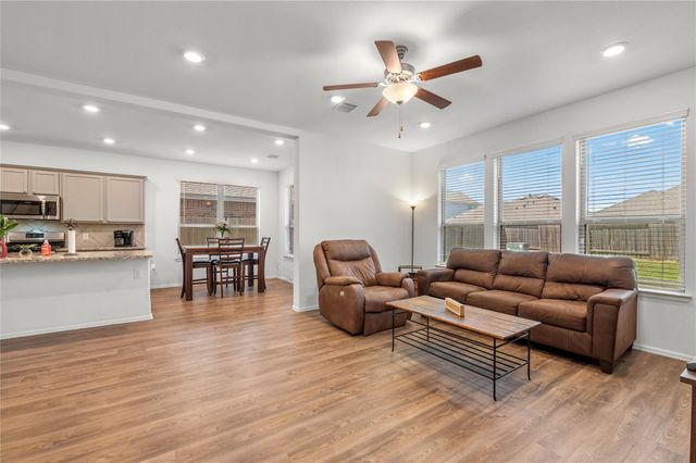 736 Scenic Lake Drive, La Marque, TX 77568