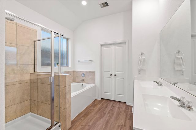 736 Scenic Lake Drive, La Marque, TX 77568