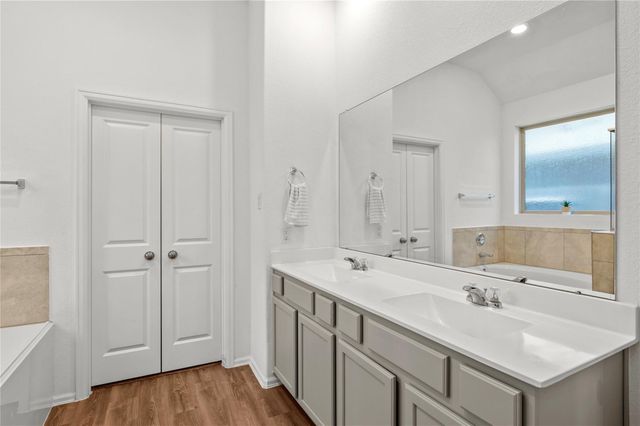 736 Scenic Lake Drive, La Marque, TX 77568