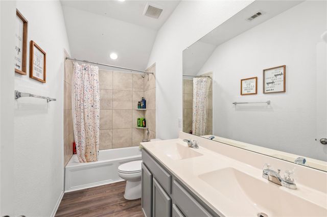 736 Scenic Lake Drive, La Marque, TX 77568