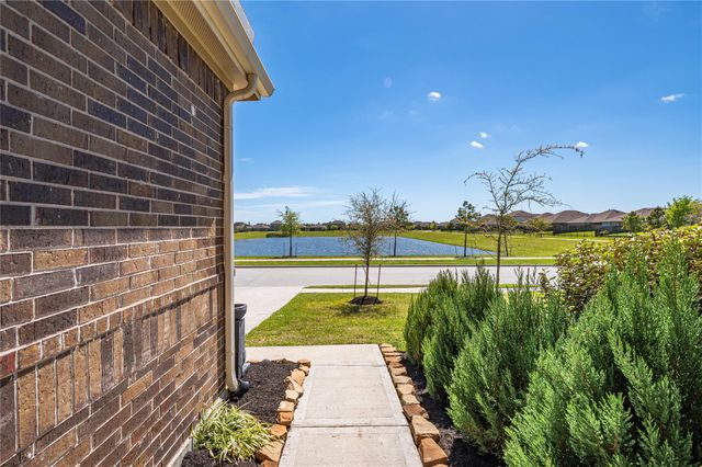 736 Scenic Lake Drive, La Marque, TX 77568