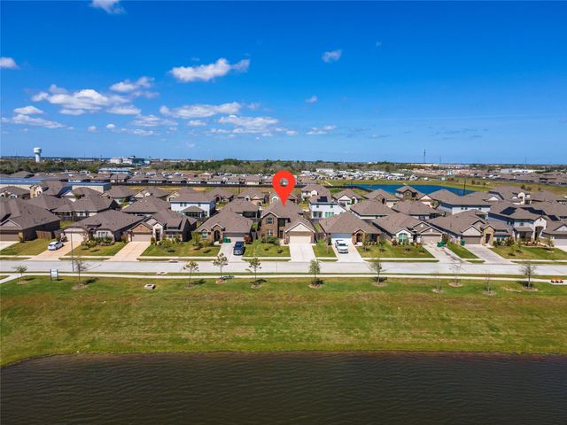 736 Scenic Lake Drive, La Marque, TX 77568