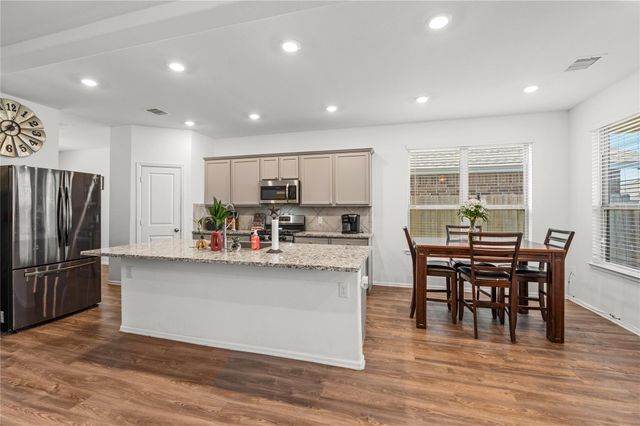 736 Scenic Lake Drive, La Marque, TX 77568