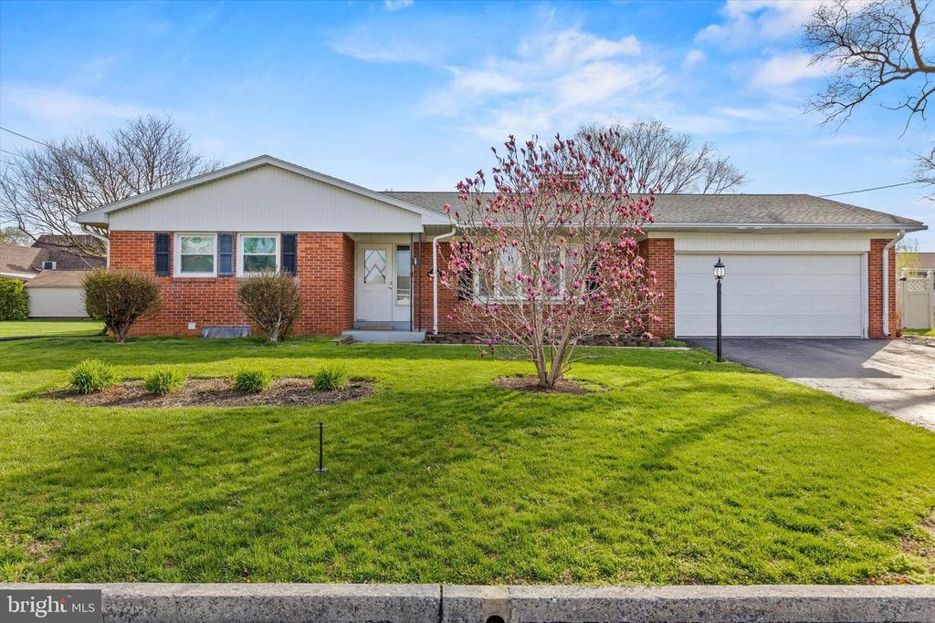 112 KENMAR DR, Palmyra, PA 17078