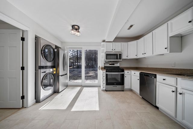 74 Riverside Drive, Fremont, NH 03044