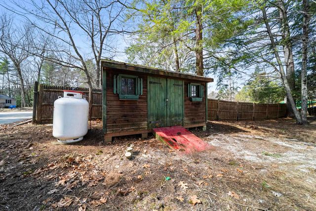 74 Riverside Drive, Fremont, NH 03044