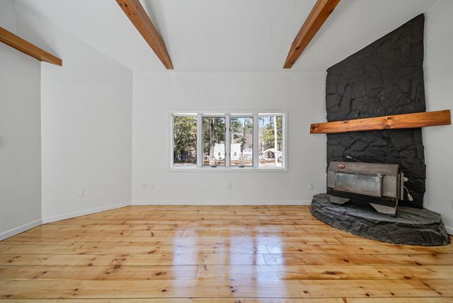 74 Riverside Drive, Fremont, NH 03044