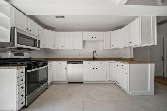 74 Riverside Drive, Fremont, NH 03044