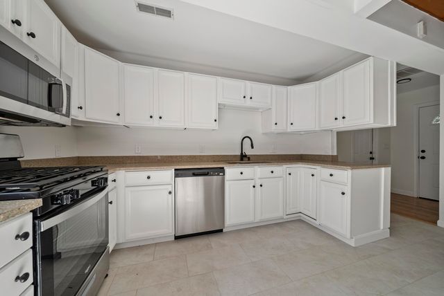 74 Riverside Drive, Fremont, NH 03044