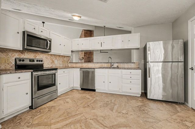 1826 Pilgrims Point Drive, Friendswood, TX 77546