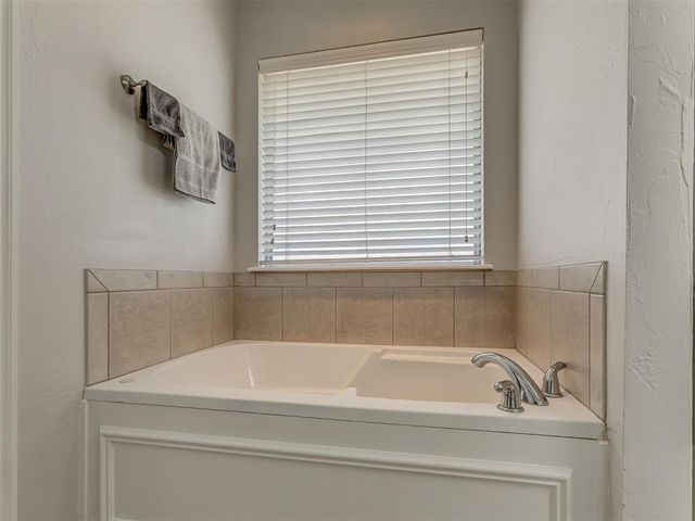 700 Taber Lane, Edmond, OK 73003