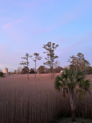 610 Bayview Dr., Georgetown, SC 29440