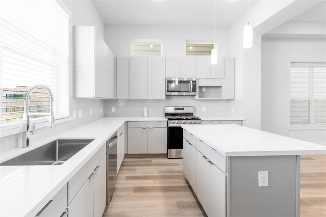 1284 N Post Oak Road A, Houston, TX 77055