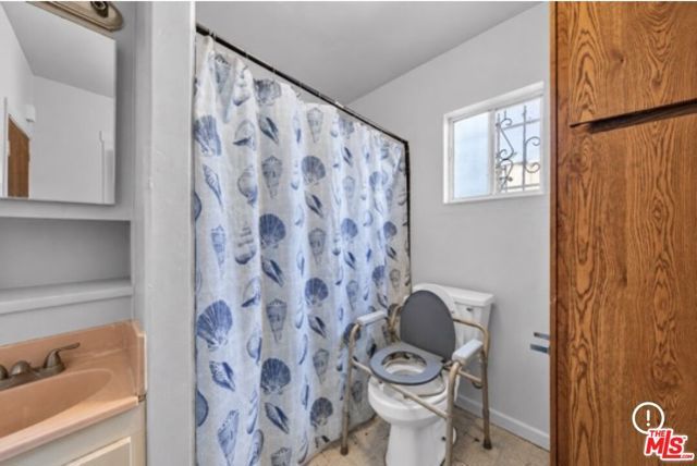 224 W 84th Street, Los Angeles, CA 90003