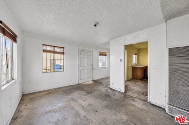 224 W 84th Street, Los Angeles, CA 90003
