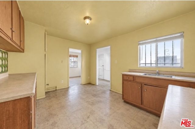 224 W 84th Street, Los Angeles, CA 90003