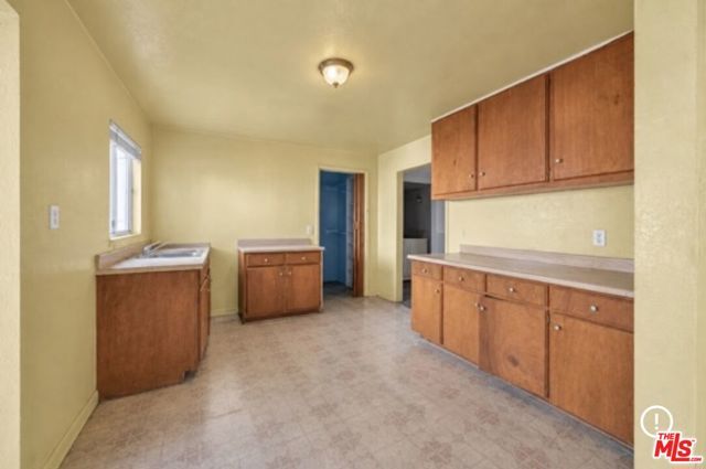 224 W 84th Street, Los Angeles, CA 90003