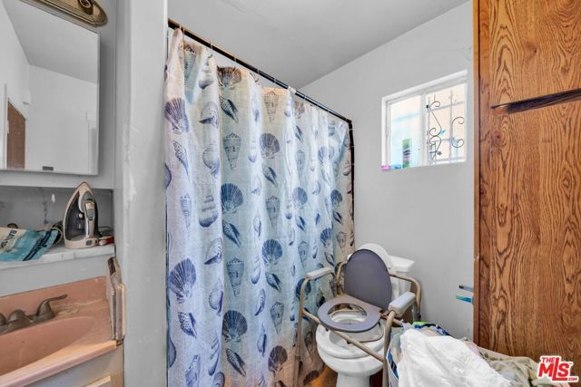 224 W 84th Street, Los Angeles, CA 90003