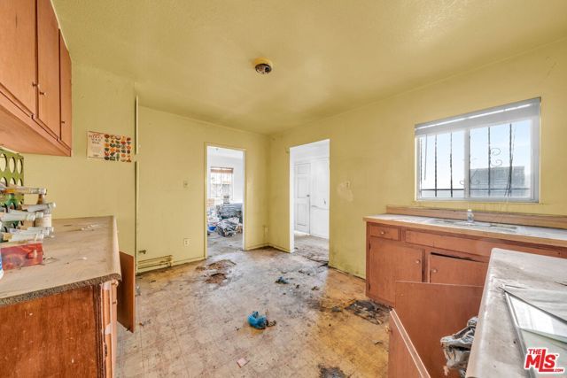 224 W 84th Street, Los Angeles, CA 90003