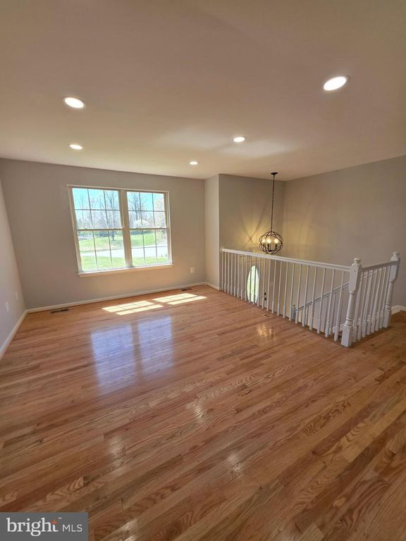 Image 10 of property listing at 4720 TRAIL CT, Westminster, MD 21158