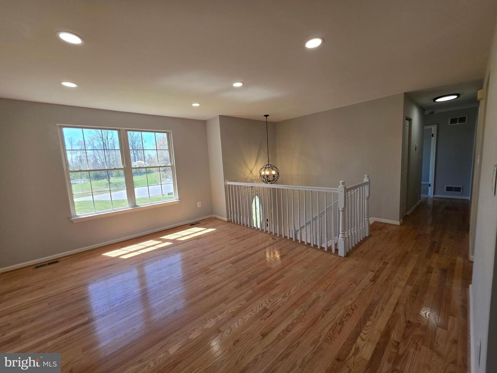 Image 11 of property listing at 4720 TRAIL CT, Westminster, MD 21158