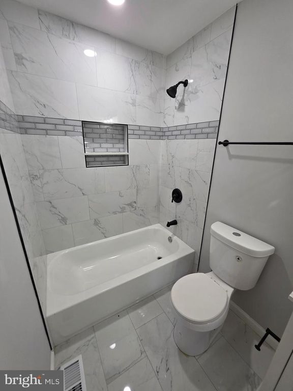 Image 13 of property listing at 4720 TRAIL CT, Westminster, MD 21158