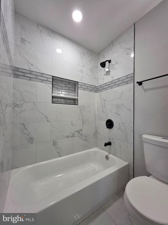 Image 14 of property listing at 4720 TRAIL CT, Westminster, MD 21158