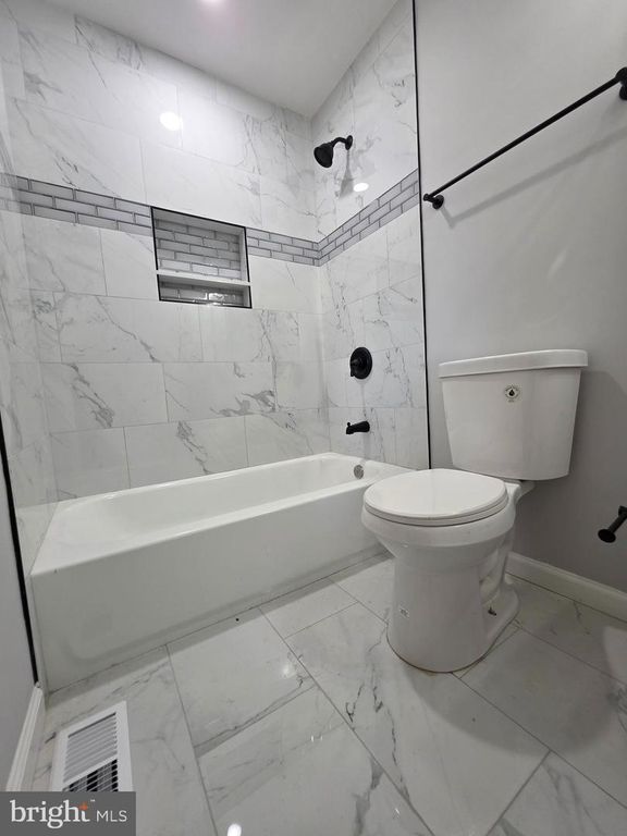 Image 15 of property listing at 4720 TRAIL CT, Westminster, MD 21158