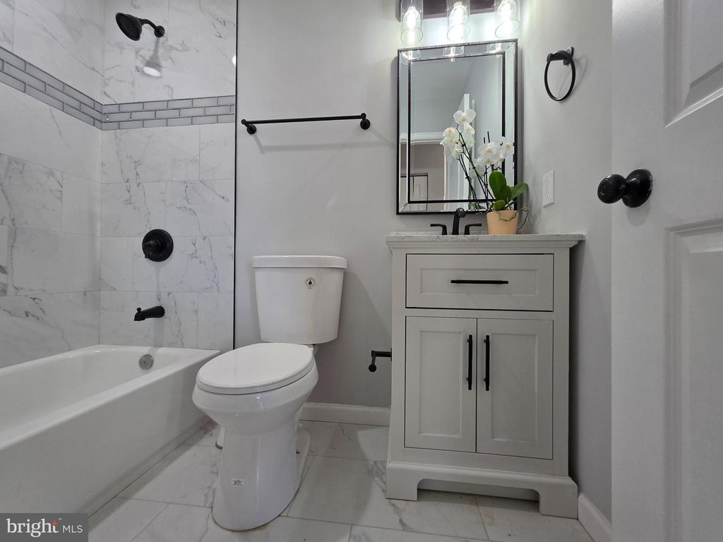 Image 19 of property listing at 4720 TRAIL CT, Westminster, MD 21158