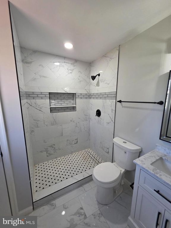 Image 25 of property listing at 4720 TRAIL CT, Westminster, MD 21158