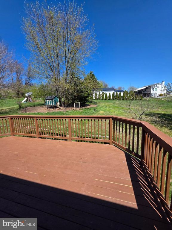 Image 3 of property listing at 4720 TRAIL CT, Westminster, MD 21158