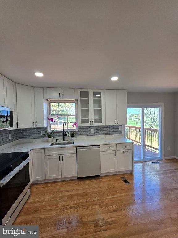 Image 6 of property listing at 4720 TRAIL CT, Westminster, MD 21158