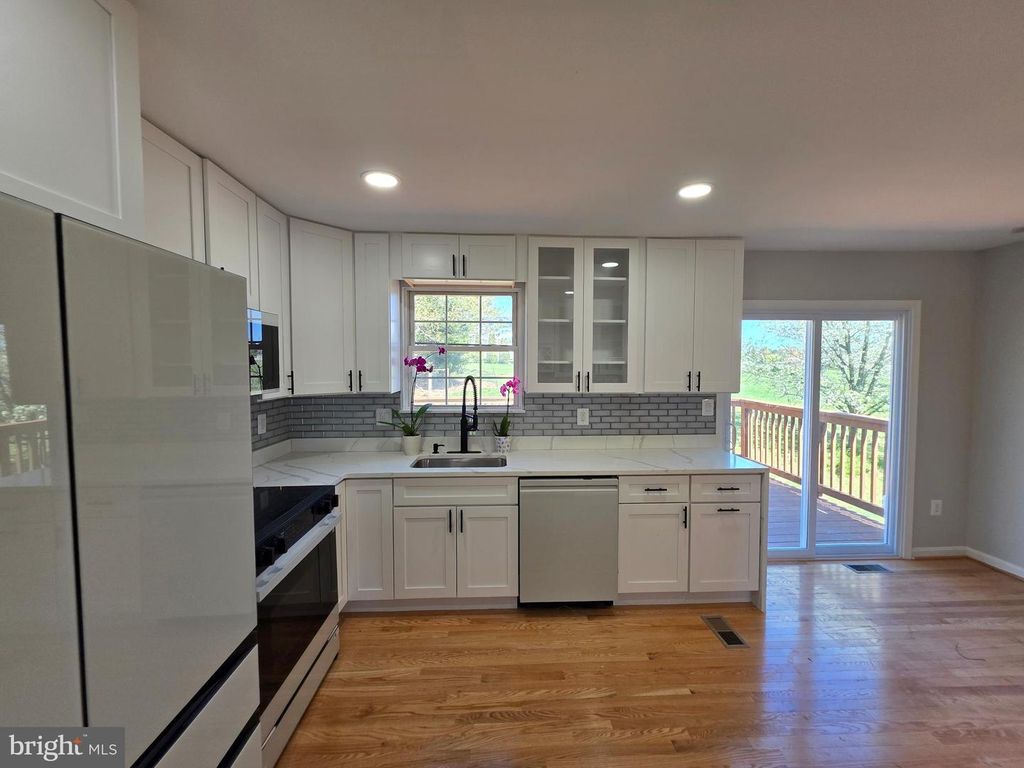 Image 7 of property listing at 4720 TRAIL CT, Westminster, MD 21158