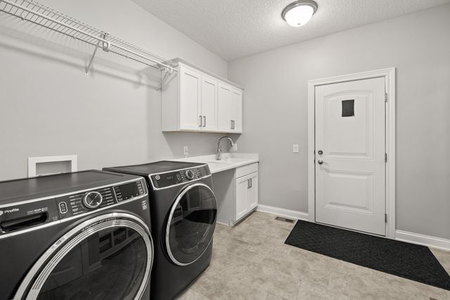 14323 Sheridan Avenue, Urbandale, IA 50323