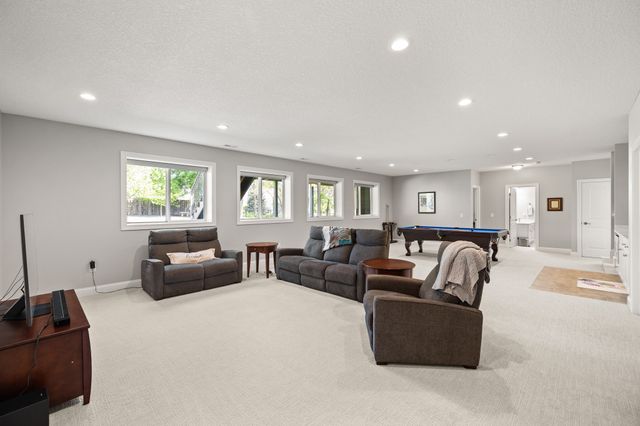 14323 Sheridan Avenue, Urbandale, IA 50323