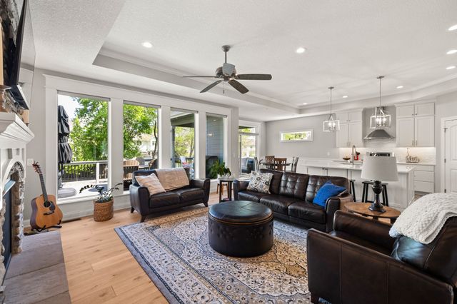 14323 Sheridan Avenue, Urbandale, IA 50323